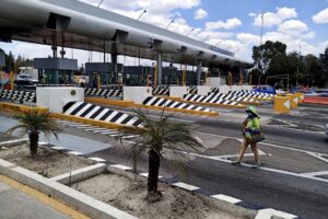 ¿Viola la empresa concesionaria de la autopista Toluca-Atlacomulco el derecho al libre tránsito?