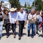 Supervisa Ricardo Moreno pavimentación de calles, con más de 55 años de espera