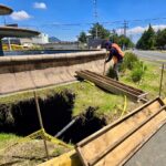 Atiende Gobierno local un socavón en Calzada del Pacífico