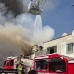 Sofocan Bomberos de Toluca incendio en bodega de desechos industriales