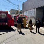 Bomberos de Toluca trabajan para sofocar incendio en bodega