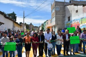 Entrega Adolfo Solis más de un kilómetro de concreto hidráulico en otro acceso a la cabecera de Almoloya de Juárez