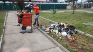 Mantienen cuadrillas de Servicios Públicos limpias las calles y explanada del Mercado Juárez
