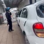 Abre policía paso a familia con bebé rumbo al hospital