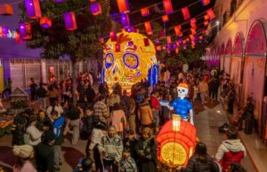 Entre calaveritas, escenarios y sustos, Toluca vive el Alfeñique