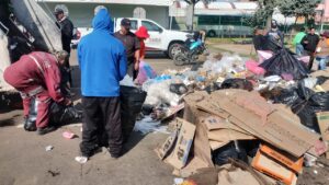 Mantiene Servicio Públicos limpia la explanada del Mercado Juárez posterior al concierto de Caifanes