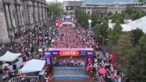 Más de tres mil 500 corredores llenan de energía y tradición el Medio Maratón Alfeñique Toluca 2026