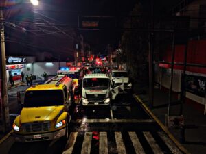 Controlan incendio en establecimiento comercial del centro de Toluca; saldo blanco
