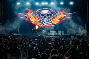 Cimbra Rock urbano a Toluca y miles cantan al ritmo de Liran’Roll